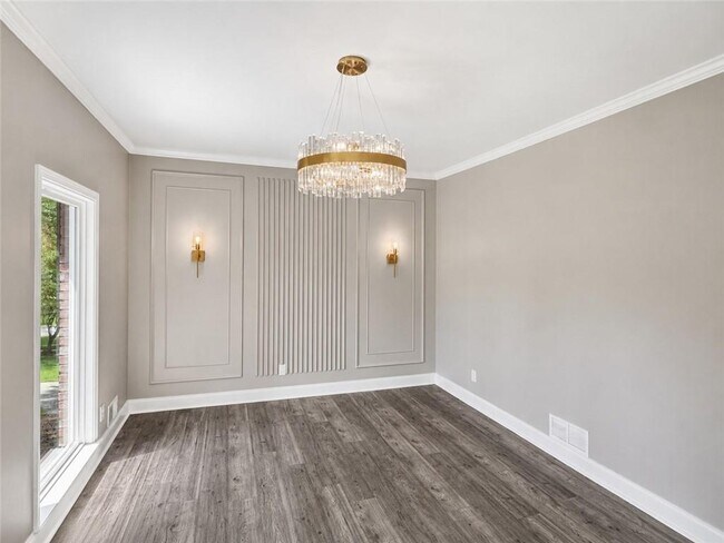 Building Photo - 4521 S Roberts Dr