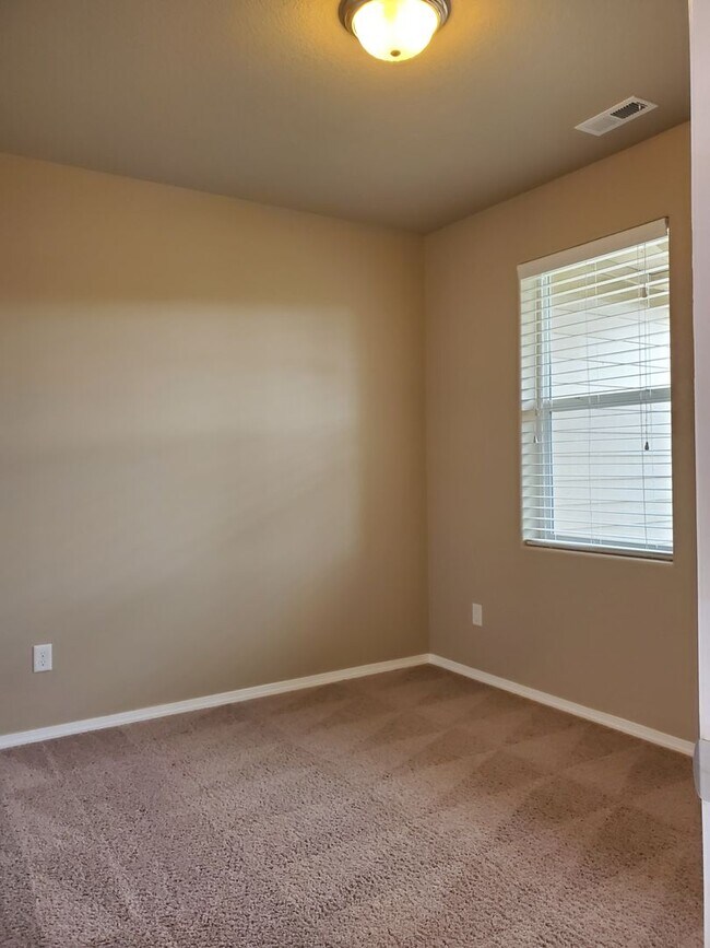 Building Photo - Pet Friendly Craftsman Style Home in Desirable West Salem Neighborhood