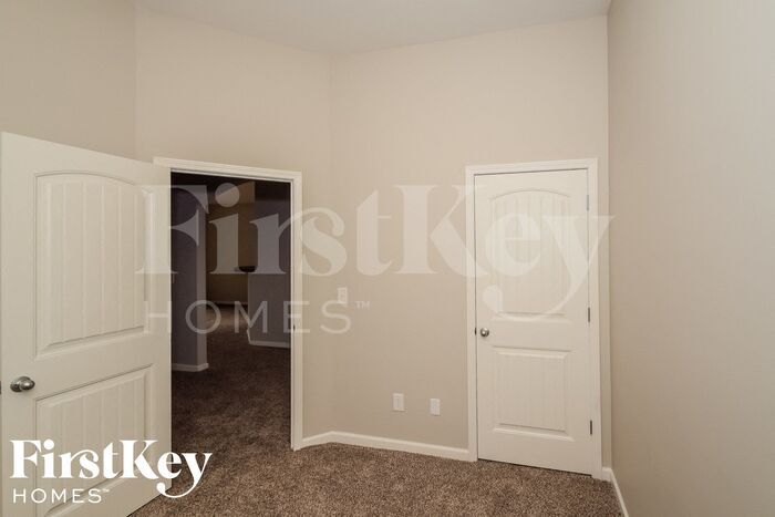 Building Photo - 613 Johnnys Cv
