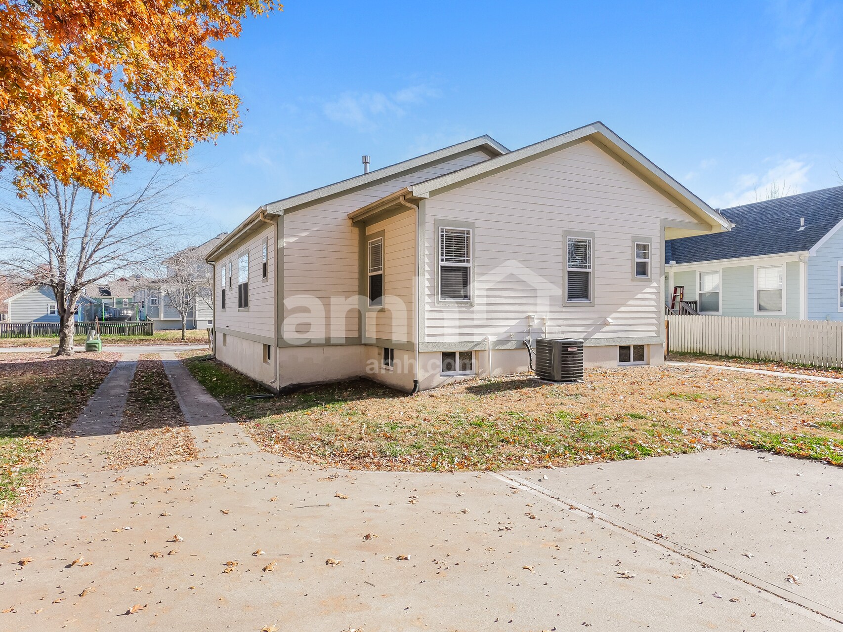 Building Photo - 2406 Fairfield Rd