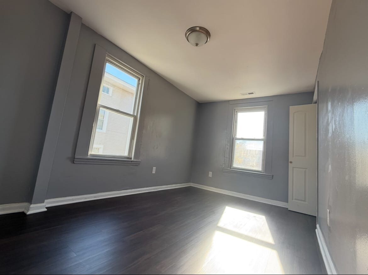 Building Photo - 26 Clarence St