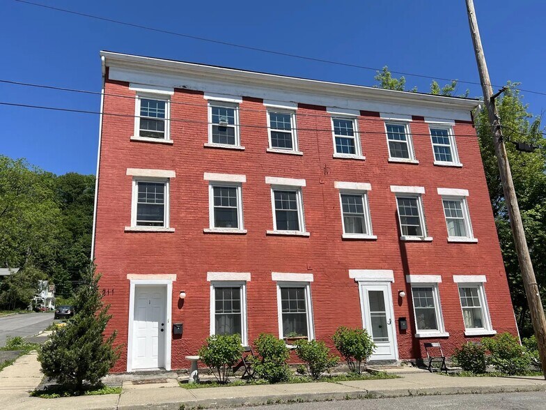Primary Photo - 211 Catherine St
