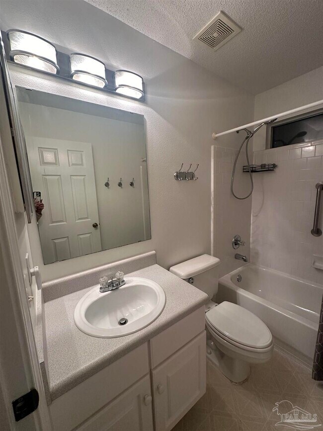 Building Photo - 808 Wickwood Cir