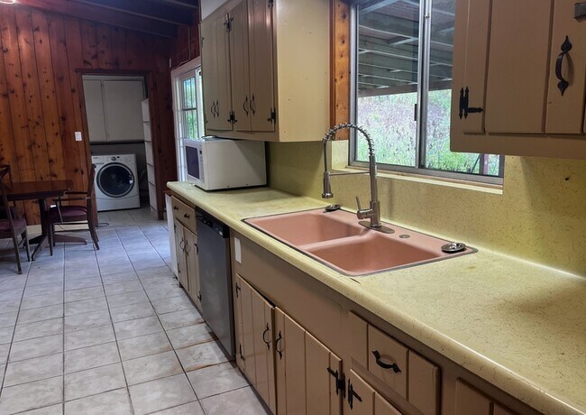 Building Photo - 2020 Euclid Ave