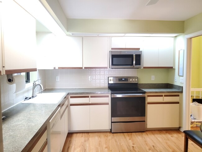Building Photo - 11609 Parkview Ln
