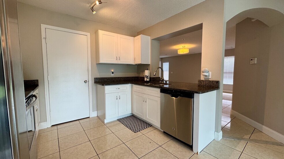Building Photo - 9683 Hollyhill Drive