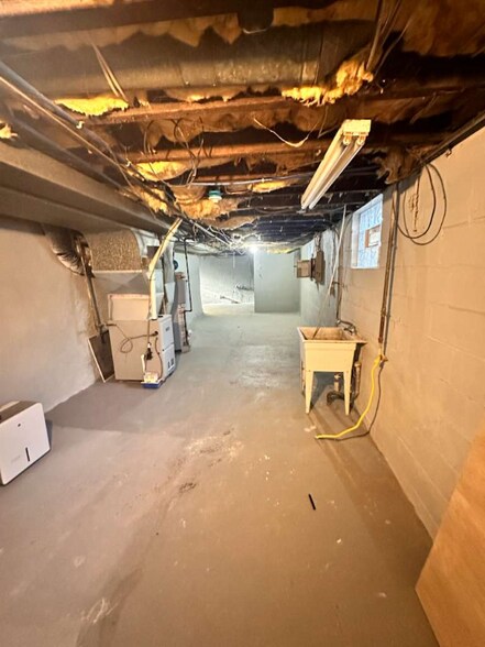 Building Photo - 165 Highland Ave