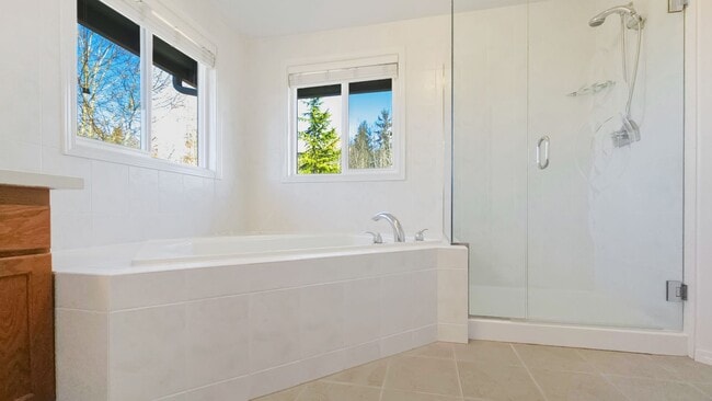 Building Photo - Spacious Updated 4 Bedroom Home with 3 Car Garage