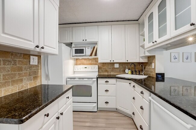 Building Photo - 3134 Lake Pine Way