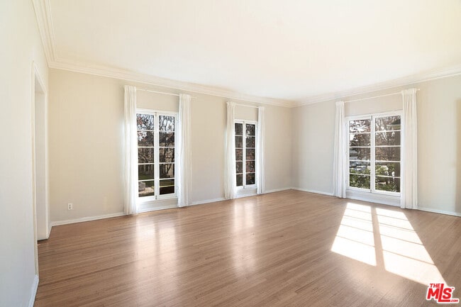 Building Photo - 1215 S Alfred St