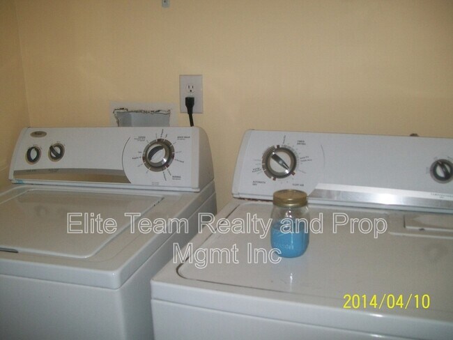 Building Photo - 1732 Carmenet Ln