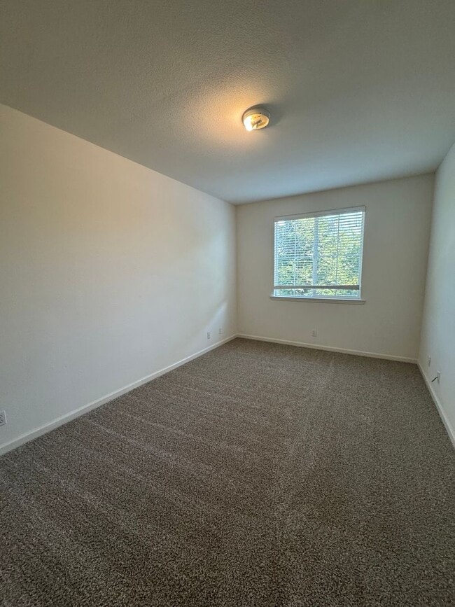 Building Photo - REDUCED!  BEAUTIFUL TWO STORY 6 BEDROOM 3 ...