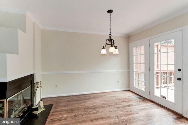 Building Photo - 1264 Quaker Hill Dr