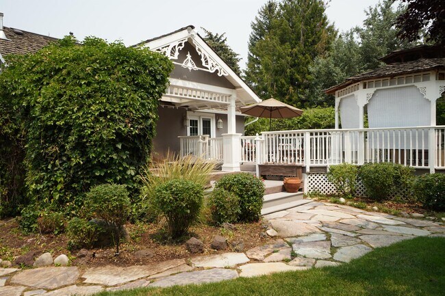 Building Photo - 2721 W Cassia St