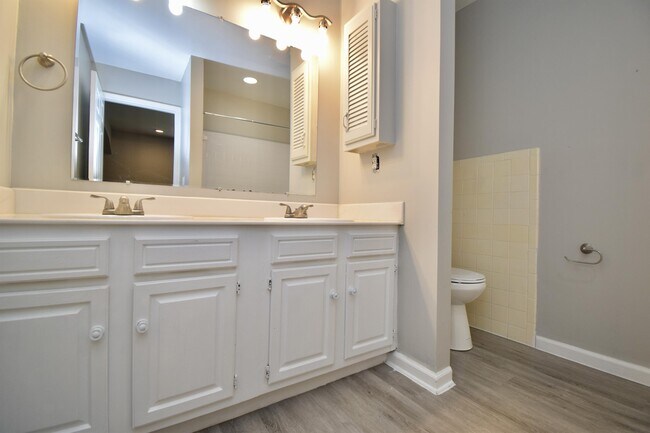 Building Photo - 9571 Beech Dr