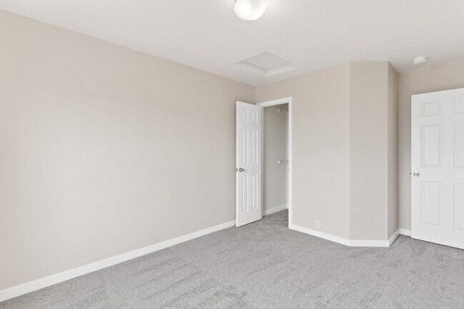 Building Photo - 2284 St Paul Dr