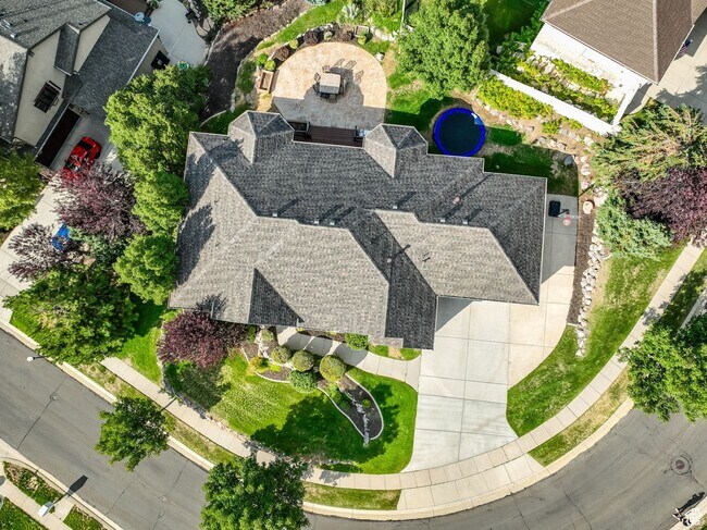 Building Photo - 1693 Crimson Oak Dr