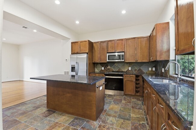 Building Photo - 2028 Tuam St