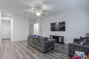 Building Photo - $1000 Off First Month’s Rent with 18-Month...
