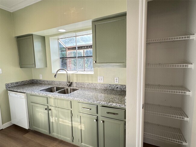 Building Photo - 6500 Harbor Town Dr