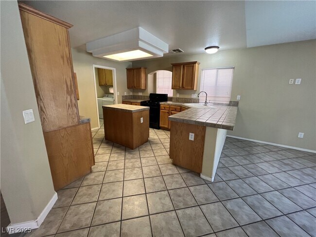 Building Photo - 7625 Good Fortune Ct