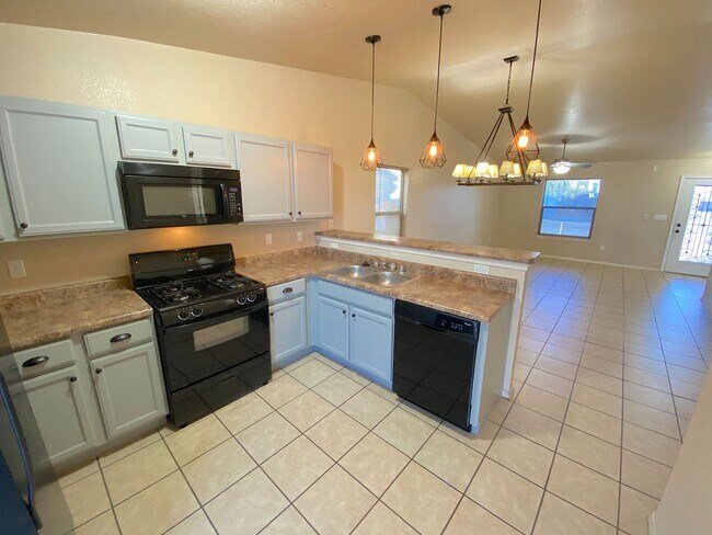Building Photo - Northeast El Paso 3 Bed Refrig A/C