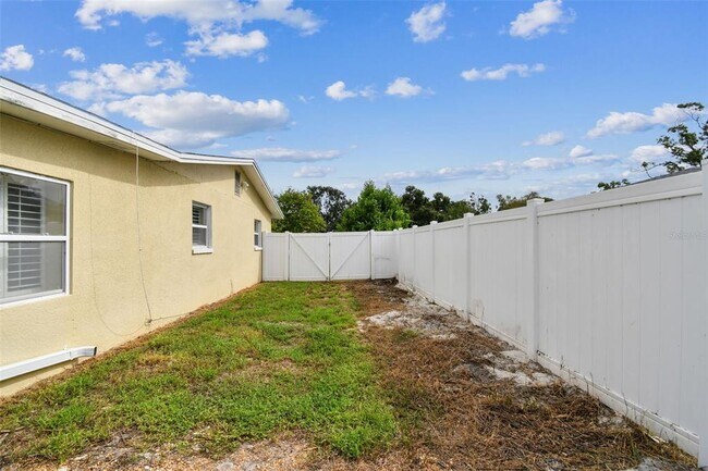 Building Photo - 2580 Granada Cir W