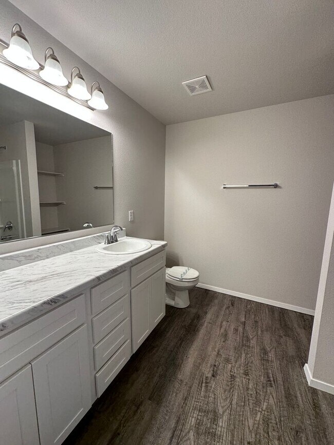 Building Photo - Now Preleasing Beautiful 3-Bedroom Home in Broken Arrow