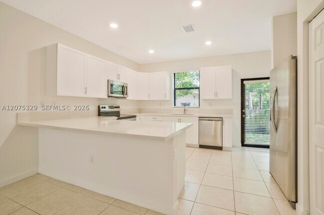 Building Photo - 1636 SW 29th St