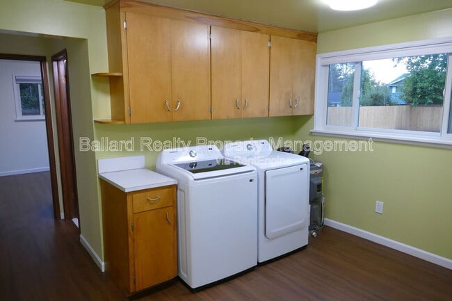 Building Photo - 2127 N 160th St