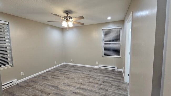 Building Photo - 715 W 8th St