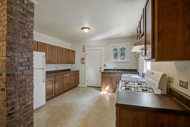 Building Photo - 5624 Brooklyn Ave NE