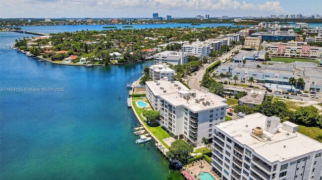 Building Photo - 9250 W Bay Harbor Dr