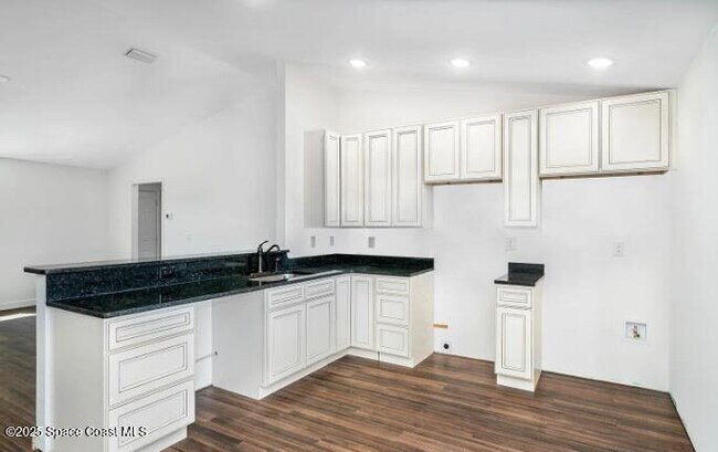 Building Photo - 1837 Ardmore St NE