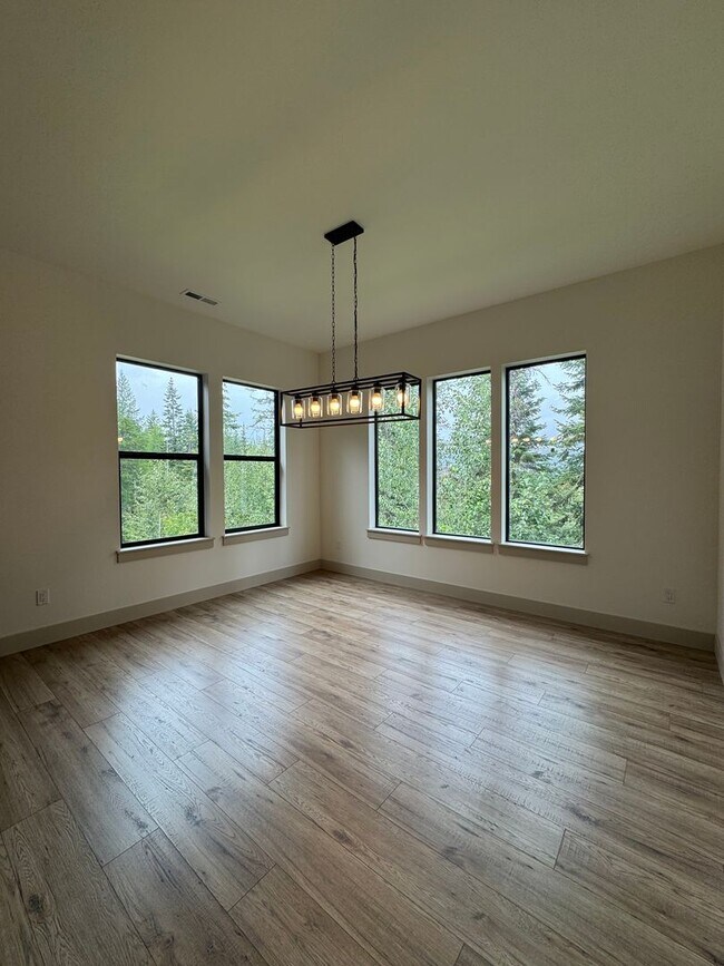 Building Photo - Luxury Rural Home Close to Town for Lease