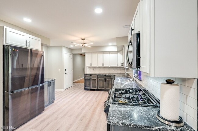 Building Photo - 896 Cliffside Dr