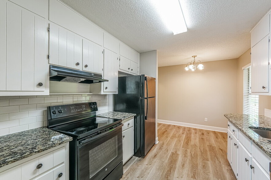 Building Photo - 2524 Daly Dr