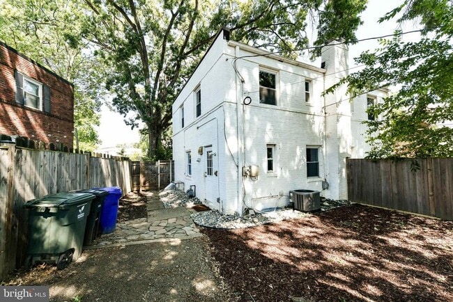 Building Photo - 3210 9th St S