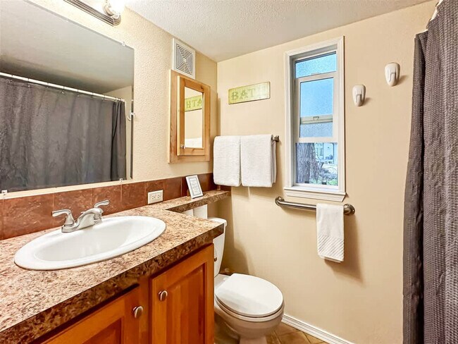 Building Photo - 218 Ironwood Dr