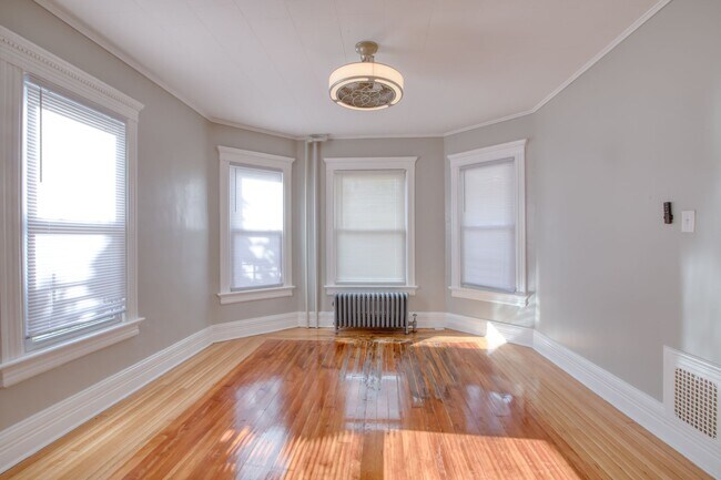 Building Photo - 325 Chestnut St