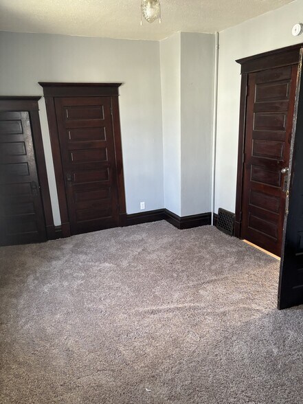 Building Photo - 801 15th Ave S