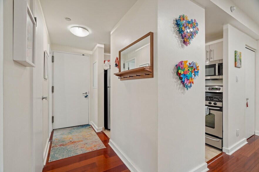 Building Photo - 225 S 18th St