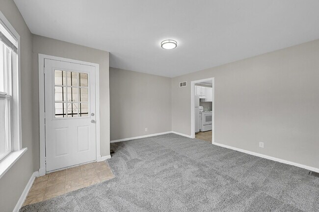 Building Photo - $1,150 - 2 Bed, 1 Bath Updated Unit in She...