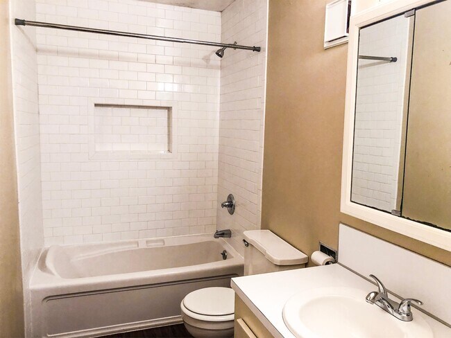 Building Photo - 7917 Hermitage Dr