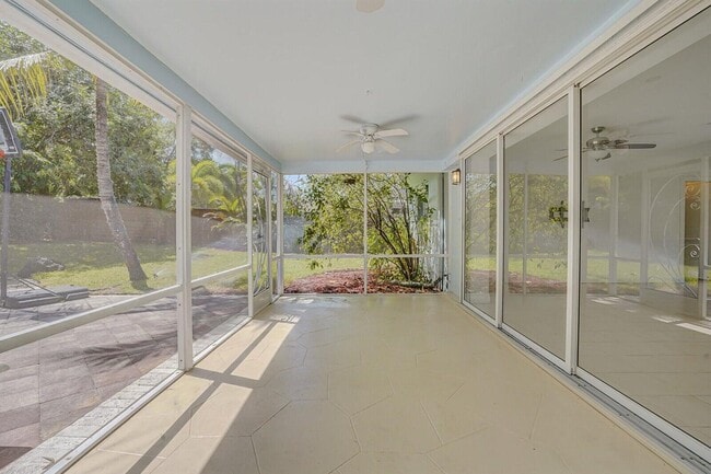 Building Photo - 254 NW 6th Ave