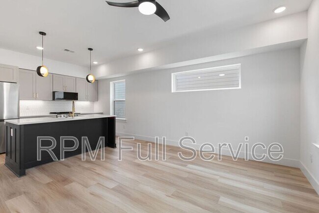 Building Photo - 1241 N Avondale Cir