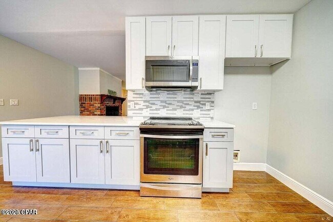 Building Photo - 350 Greenwood Cir