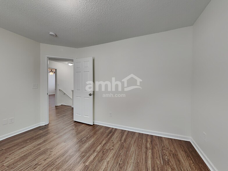 Building Photo - 211 Calla Lilly Ln