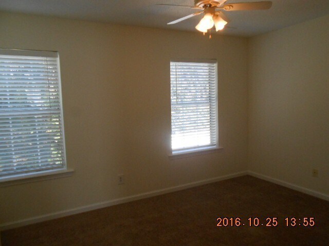 Building Photo - Three bedroom Town House in The Farm at Buckwalter