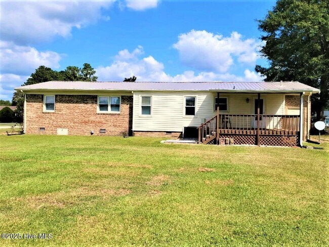 Building Photo - 304 Beech Ln